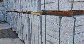 内蒙古芝麻白路牙石，路侧石