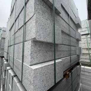 内蒙古芝麻白路牙石 马路牙子