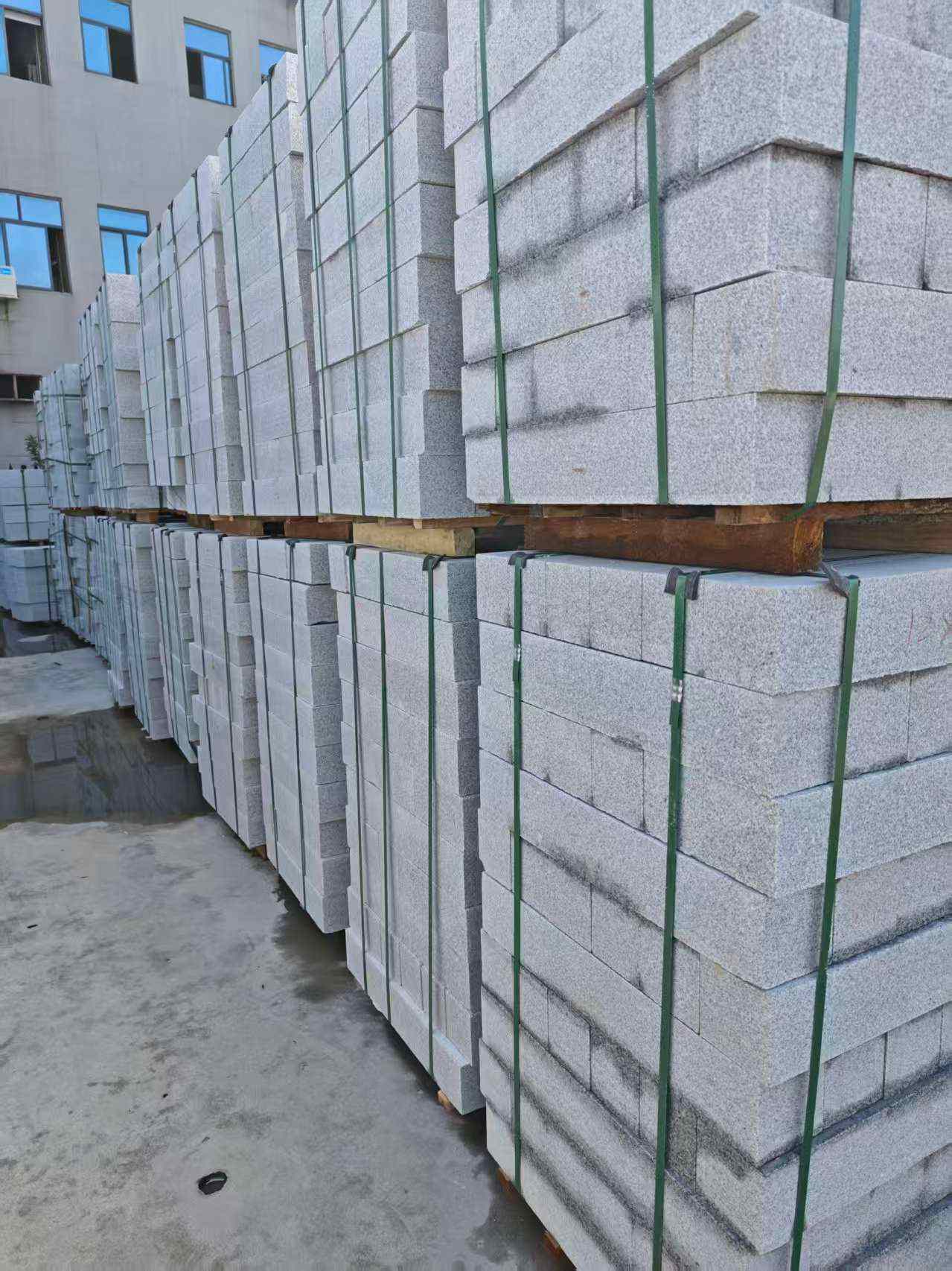 内蒙古芝麻白路牙石，路侧石