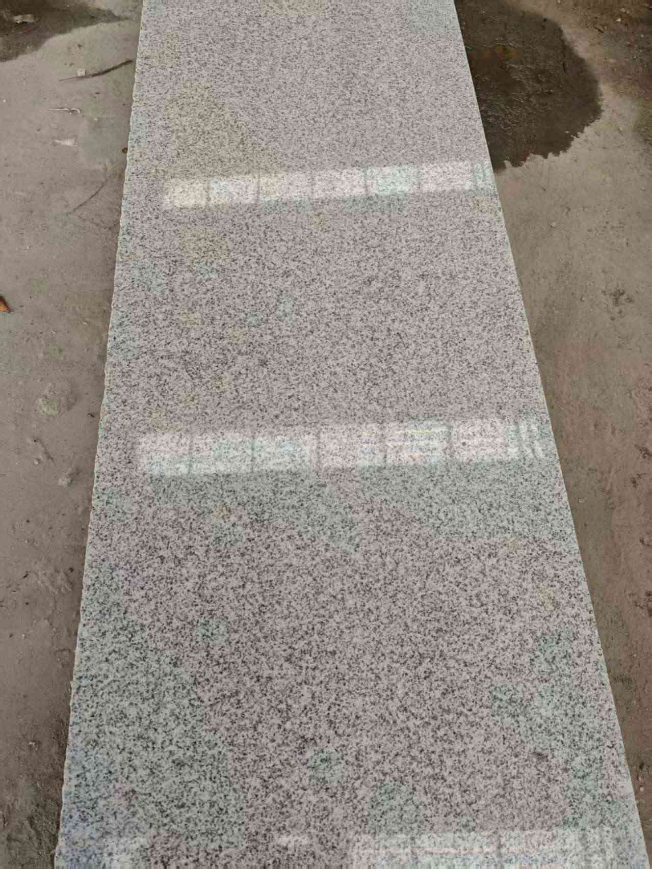 内蒙古芝麻白光面毛板